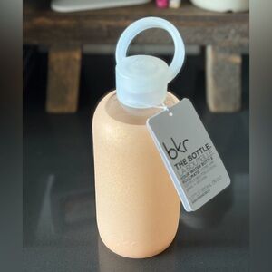 bkr Little Bottle (500ml) in Cherie